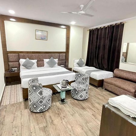 Hotel Radiance Дели Экстерьер фото