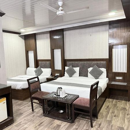 Hotel Radiance Дели Экстерьер фото