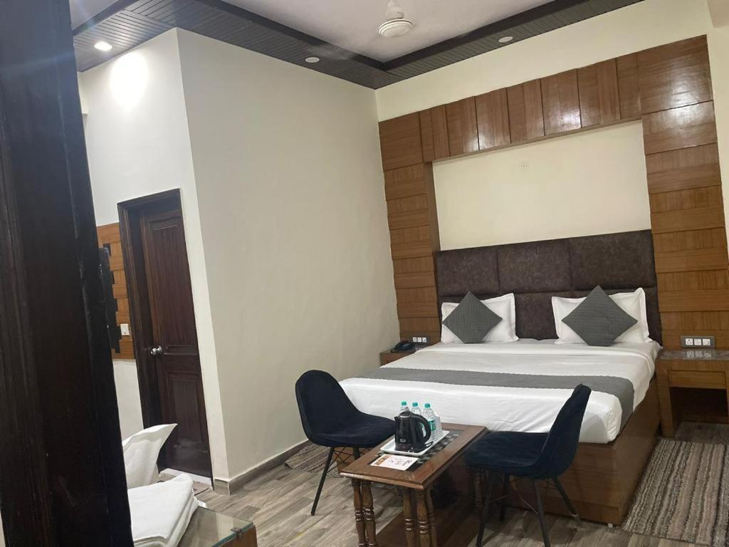 Hotel Radiance Дели Экстерьер фото