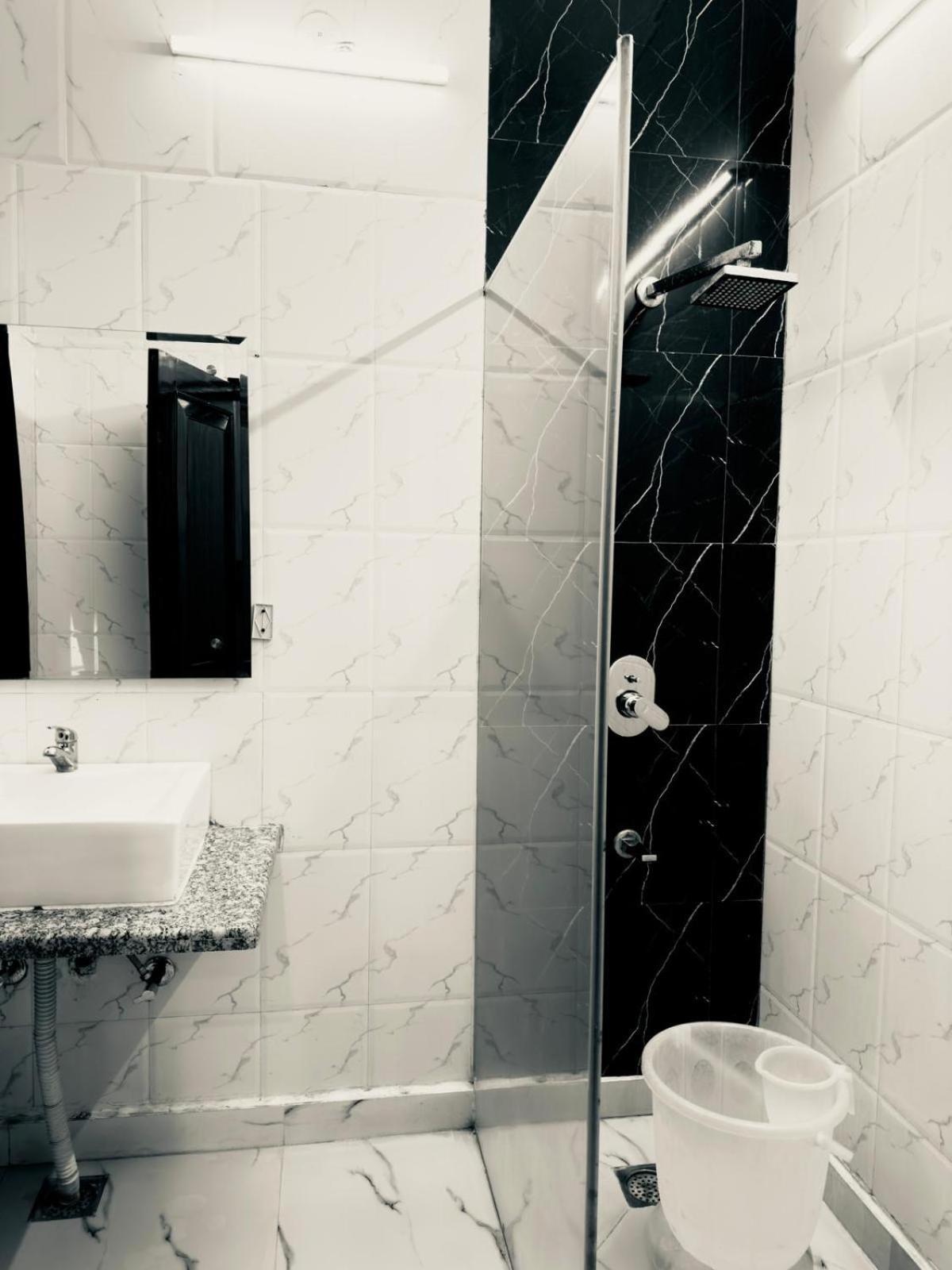 Hotel Radiance Дели Экстерьер фото