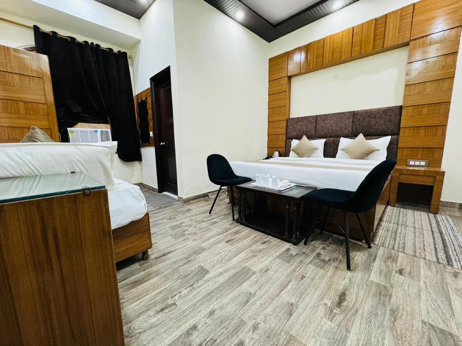 Hotel Radiance Дели Экстерьер фото
