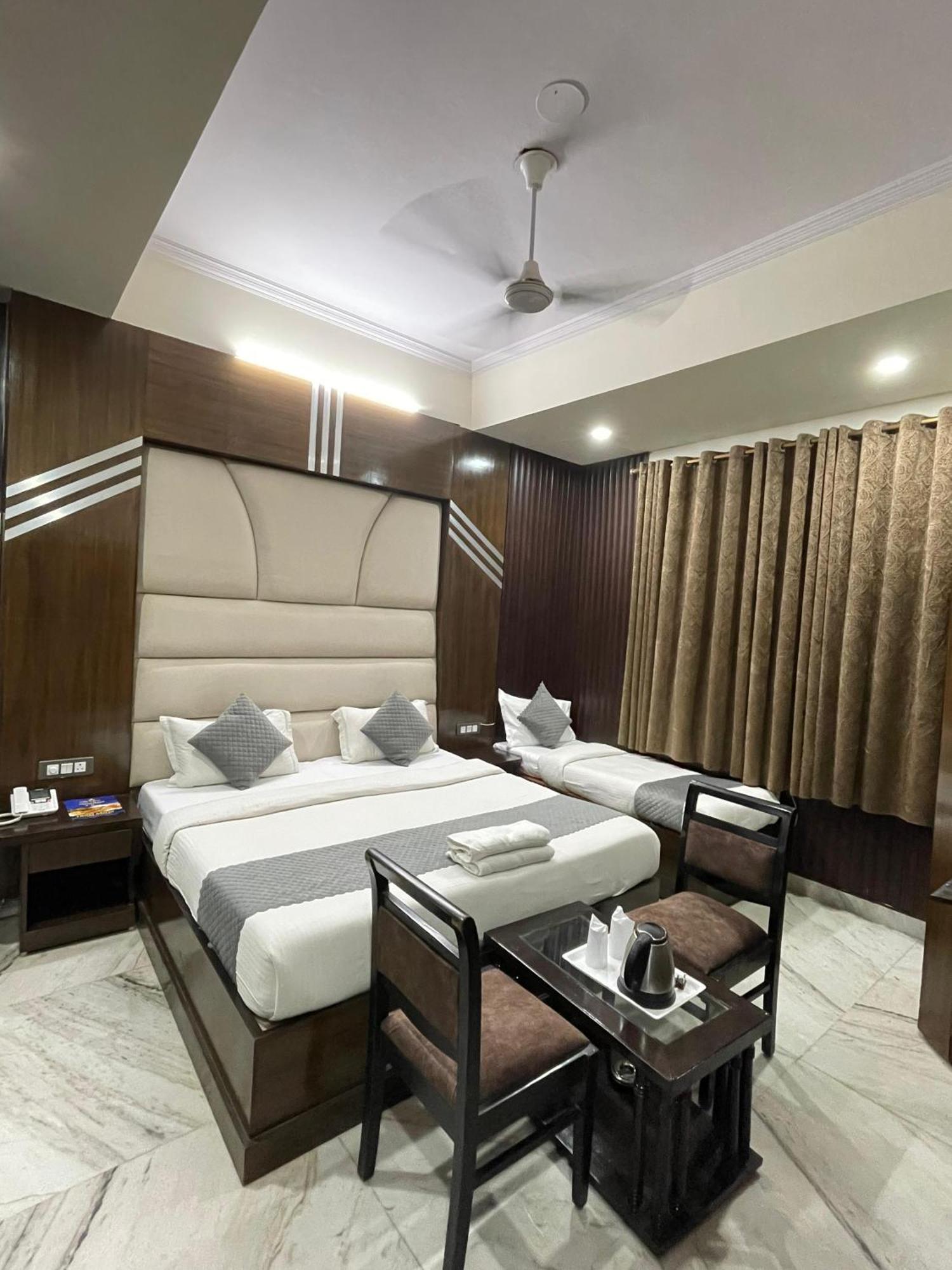Hotel Radiance Дели Экстерьер фото